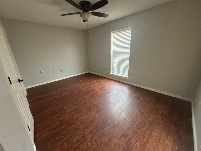 Building Photo - 3 BEDROOM  2 BATH 2 CAR GARAGE SITTING ON A CORNER LOT.  FEATURES INCLUDE: WASHER & DRYER HOOKUPS...