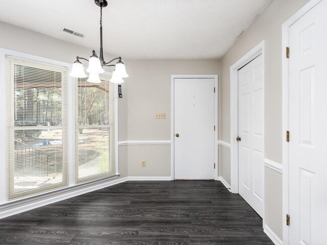 Building Photo - 753 Daphne Ln