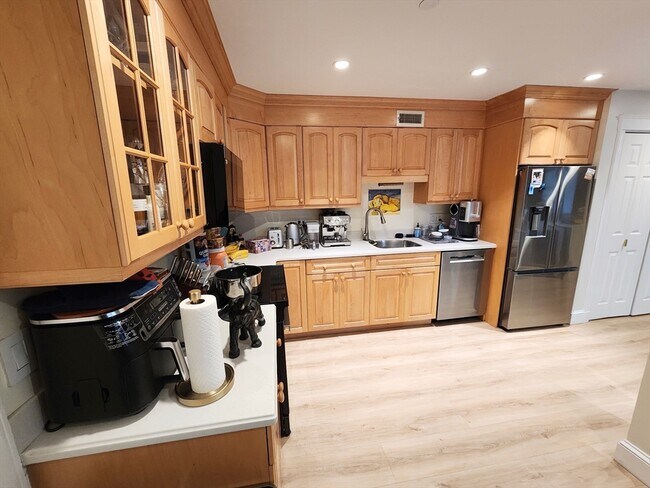 Building Photo - 416 Commonwealth Ave