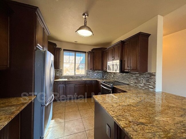 Building Photo - 530 S Coral Cv