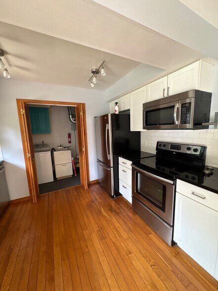Kitchen - 3585 Culbertson Ave