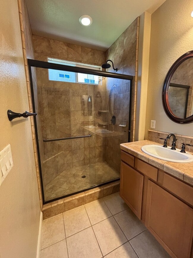Building Photo - Woodlake Village Gated: 3 Bedroom, 2 Bathr...