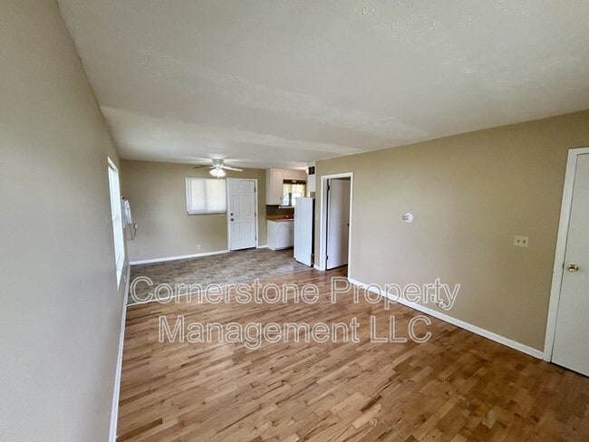 Building Photo - 818 Elm St