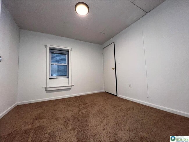 Building Photo - 313 Main St