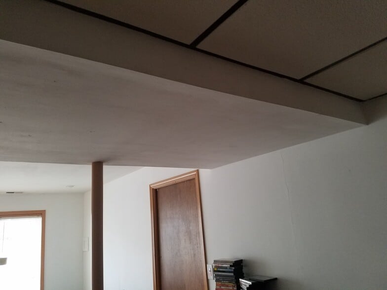 Livingroom with sliding door - 2116 Thaler Ave