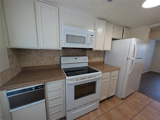 Building Photo - 8560 Park Ln