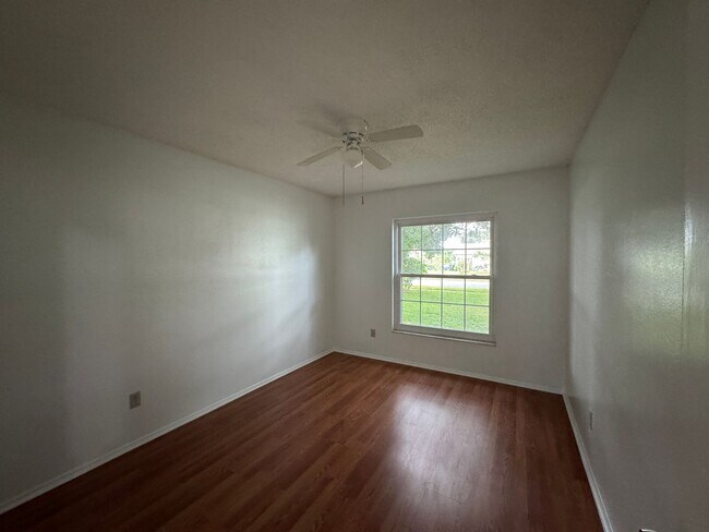 Building Photo - Meadow Woods Pool Home