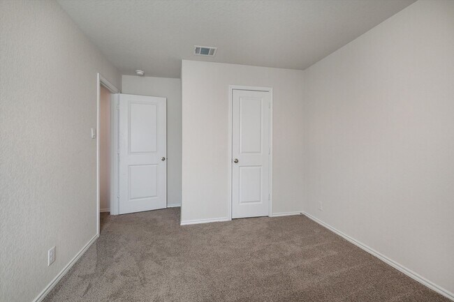 Building Photo - *MOVE IN SPECIAL: HALF OFF OF FIRST MONTHS RENT, IF MOVED IN BY DECEMBER 2025*