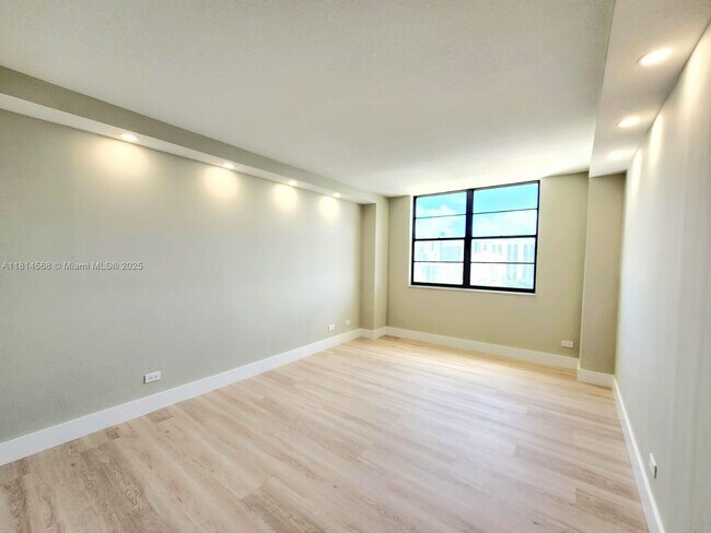 Building Photo - 250 174th St