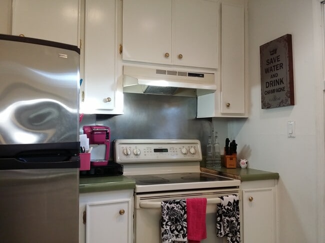 Building Photo - 2015 Olivera Rd