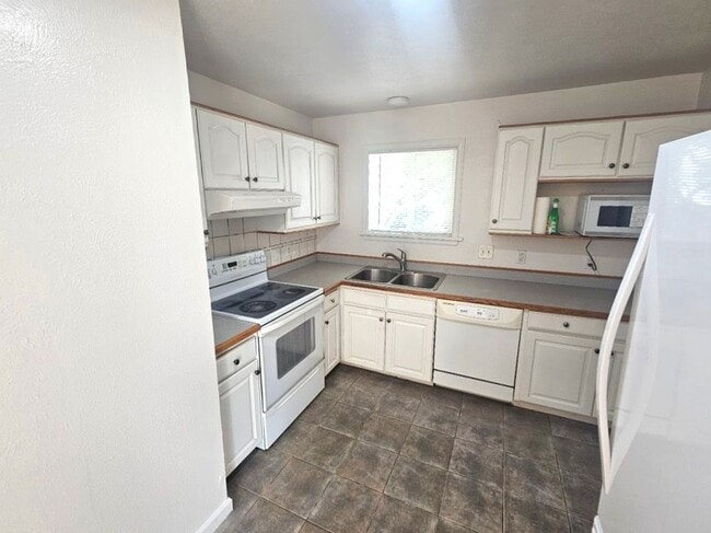 Building Photo - 16065 E Rice Pl