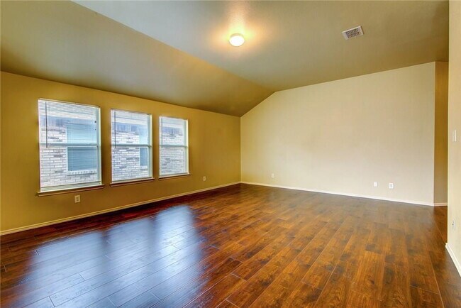 Building Photo - 4 Bedroom, 2 Bath Home in Fort Worth!