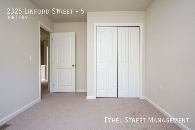 Building Photo - 2325 Linford St