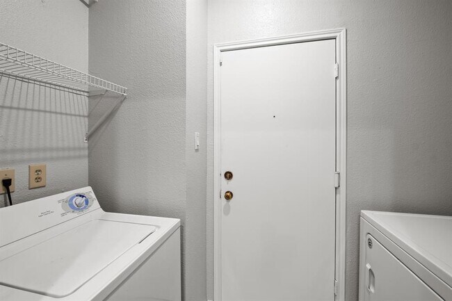 Building Photo - 7350 Kirby Dr