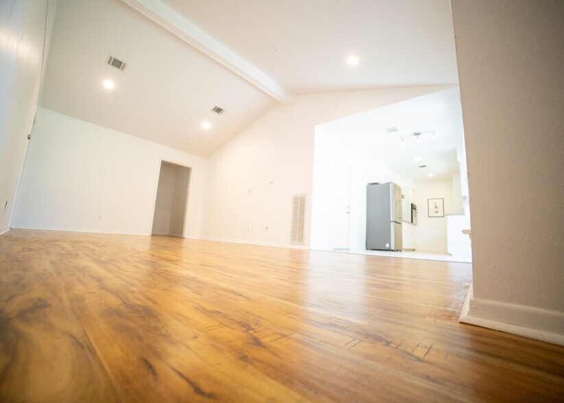 Building Photo - 13602 Fernhill Dr