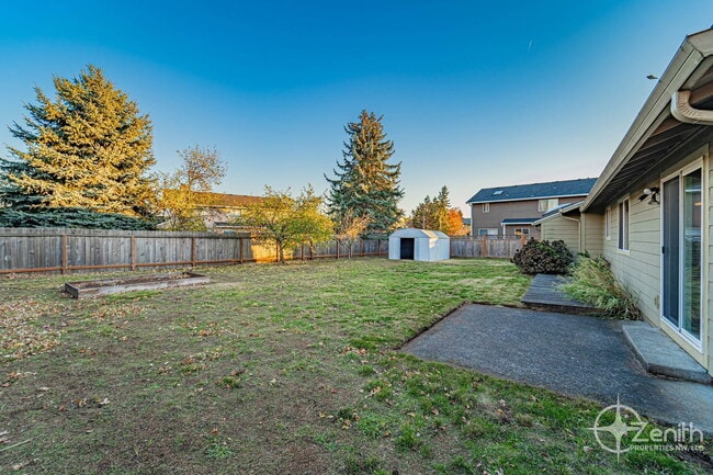 Building Photo - 1401 SE Park Crest Ave