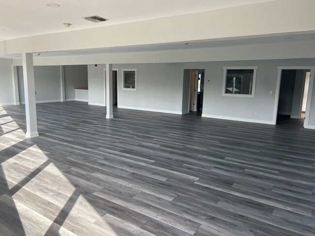 Building Photo - Commercial Space