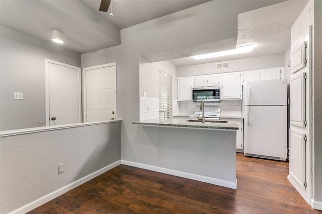 Building Photo - 3140 Devonshire Dr