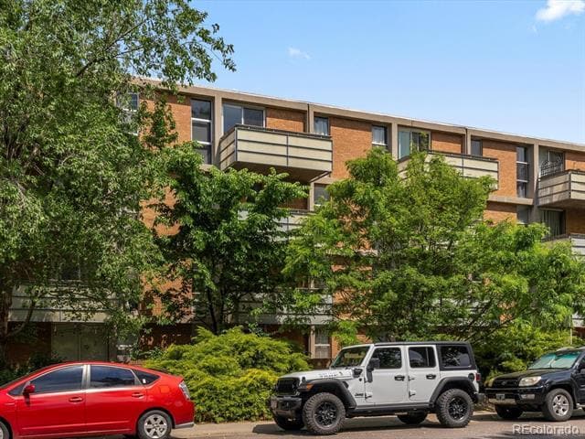 Building Photo - 2500 S York St