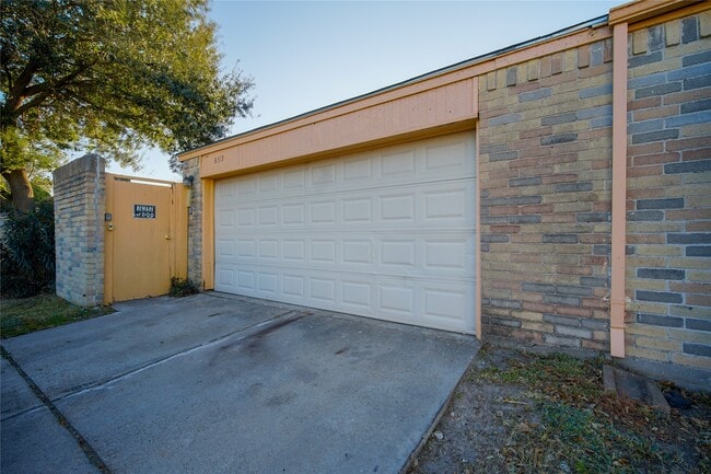 Building Photo - 8319 Wind Willow Dr