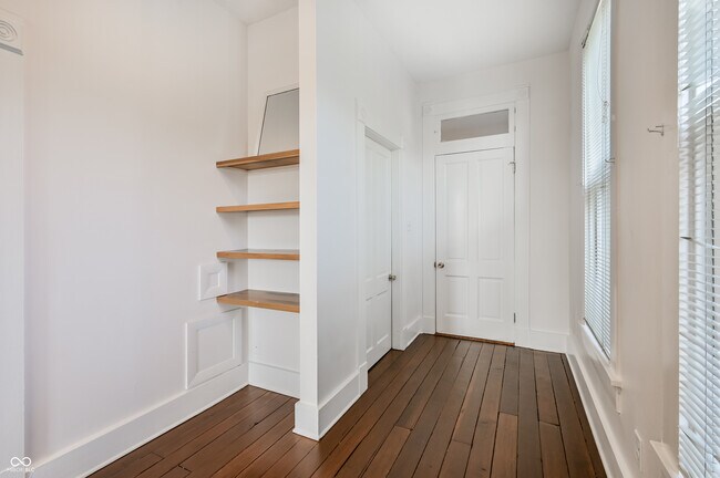 Building Photo - 314 N College Ave