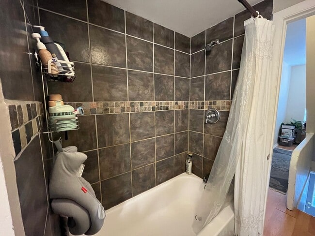 Building Photo - 5202 Dresden Wy