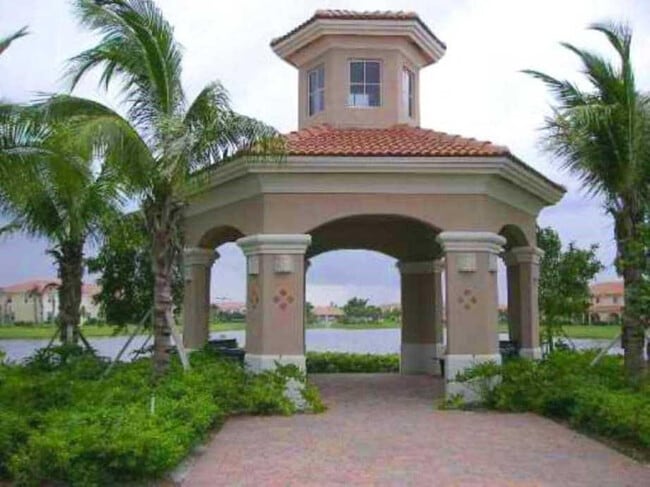 Building Photo - 2545 SW 83rd Terrace