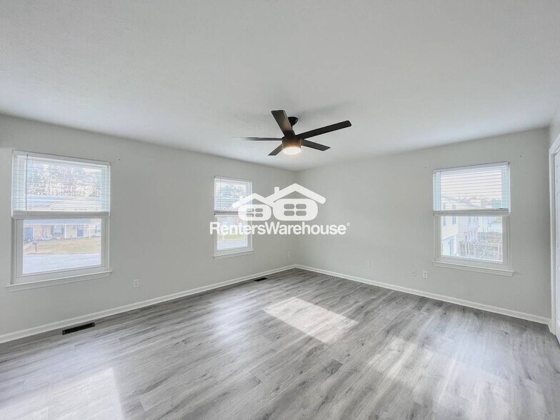 Building Photo - 835 Deer Path Trail