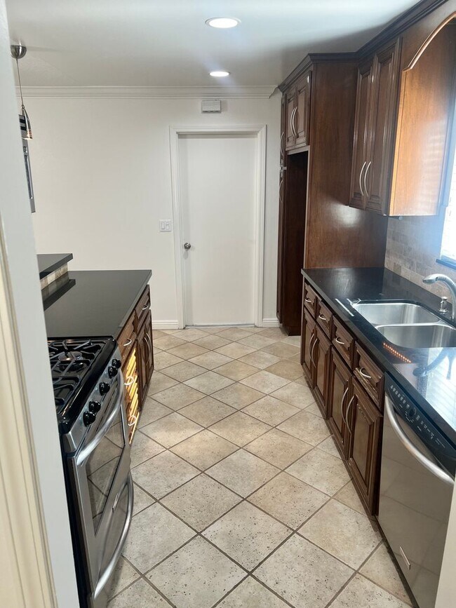 Building Photo - Welcome to the East Whittier 3 Bedroom House.