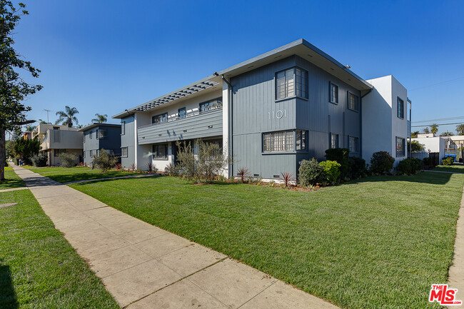 Building Photo - 1103 Bronson Ave