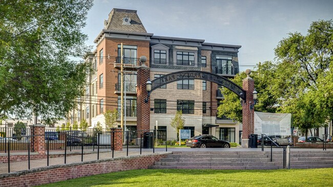 Building Photo - 37 E Front St