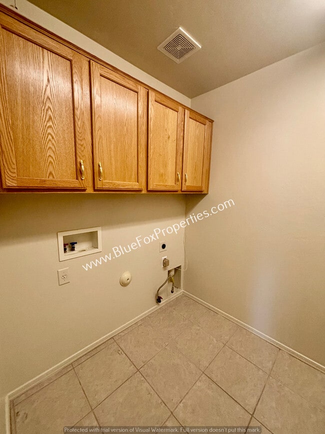 Building Photo - 10593 E Avalon Park St