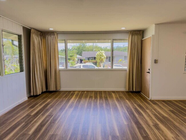 Building Photo - Welcome Home to Waimanalo!