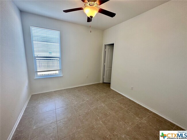 Building Photo - 413 Hunters Hill Dr