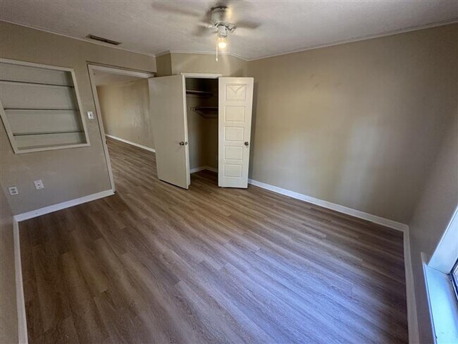 Building Photo - 10172 Hillside Dr