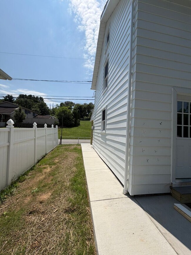 Building Photo - 3777-3783 Huckleberry Road