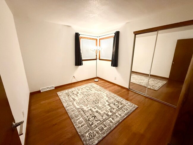 Building Photo - 4535 40th Ave