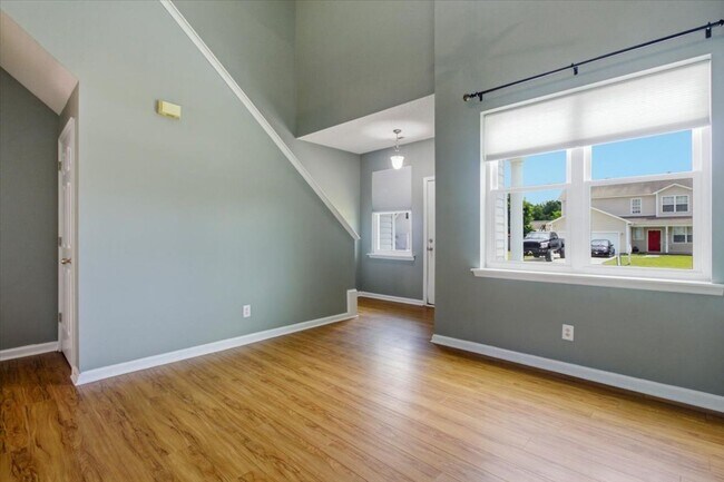 Building Photo - 3 Bedroom 2 Bathroom Home