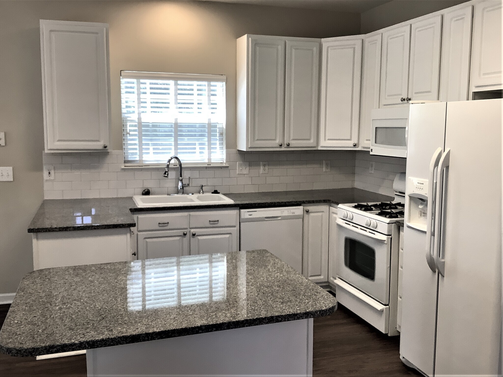 Building Photo - 818 Laurel Meadows Pkwy
