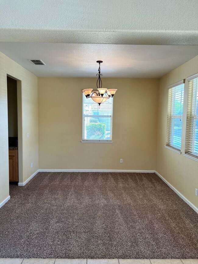 Building Photo - Beautiful home in Reflections gated community