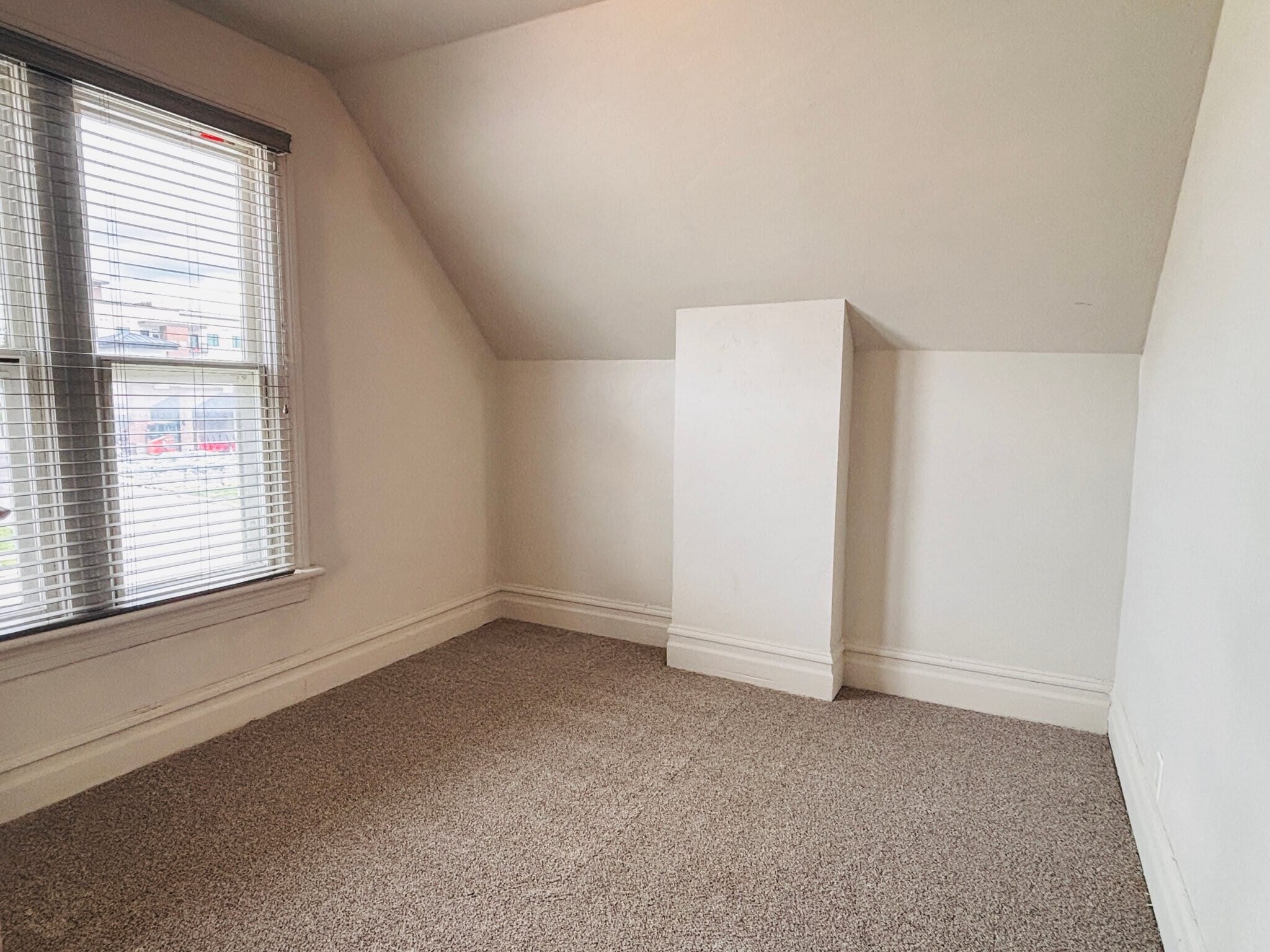 Building Photo - 12 E 200 S