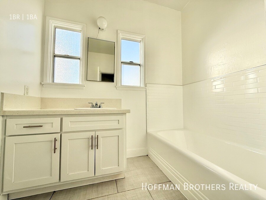 Building Photo - 5447 1/2 Harold Way