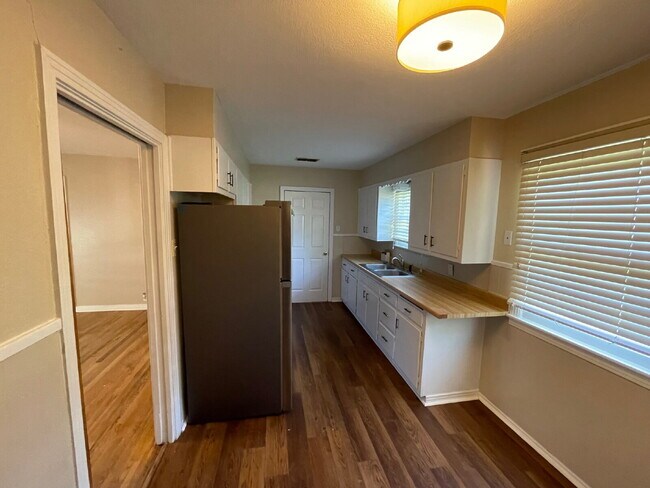 Building Photo - BEAUTIFUL HOUSE NEAR MEDICAL AND TTU