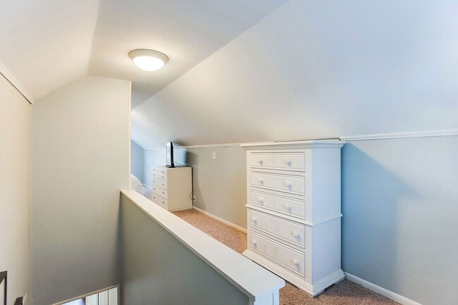 Building Photo - 3020 Maryland Ave S