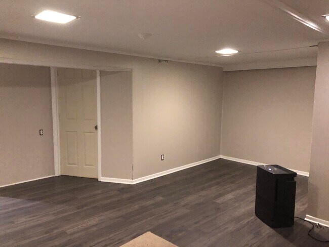 Living room (laundry door) - 1172 Gateway Dr