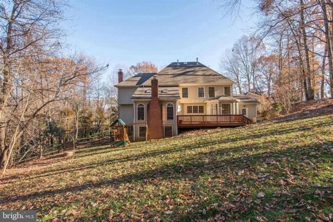 Building Photo - 2082 Hunters Crest Way