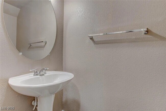 Building Photo - 7021 Town Forest Ave