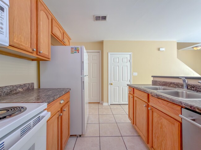 Building Photo - 1558 Devoe St