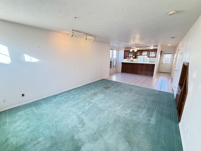 Building Photo - 1200 Glen Canyon Dr