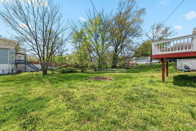 Building Photo - 704 W Johnson St